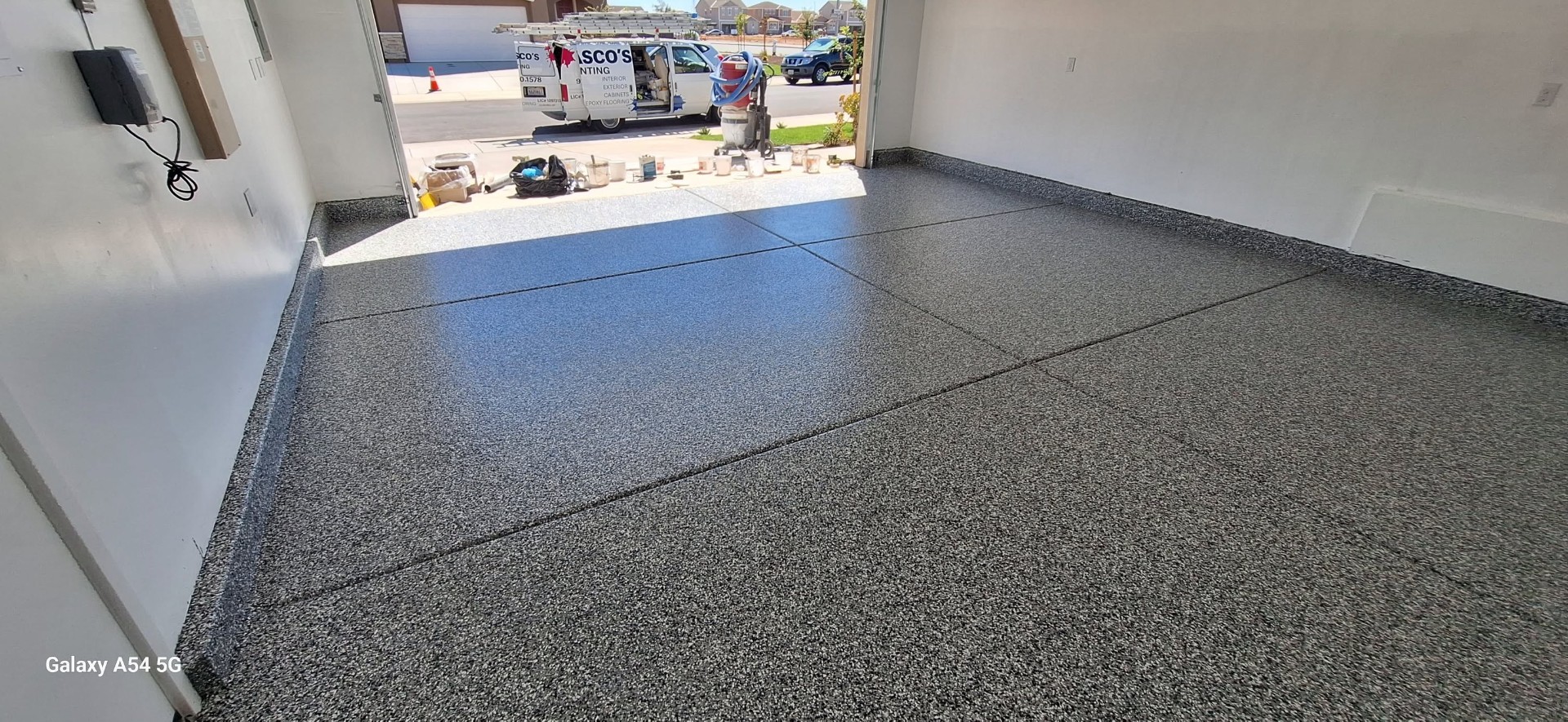 Dark flake epoxy garage floor